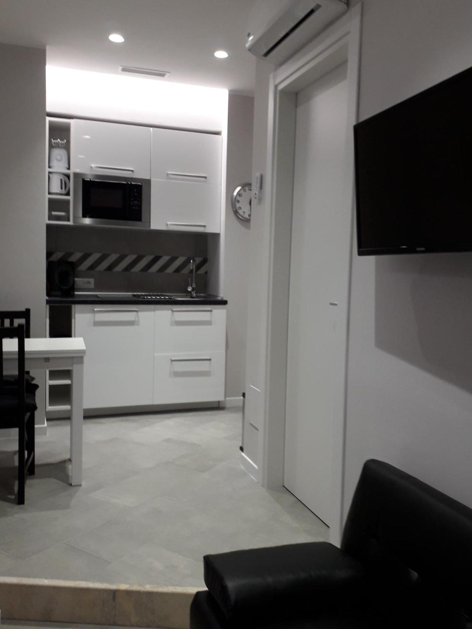 Interno 1 Ciampino Roma Luxury Apartment Con Balcone Номер фото